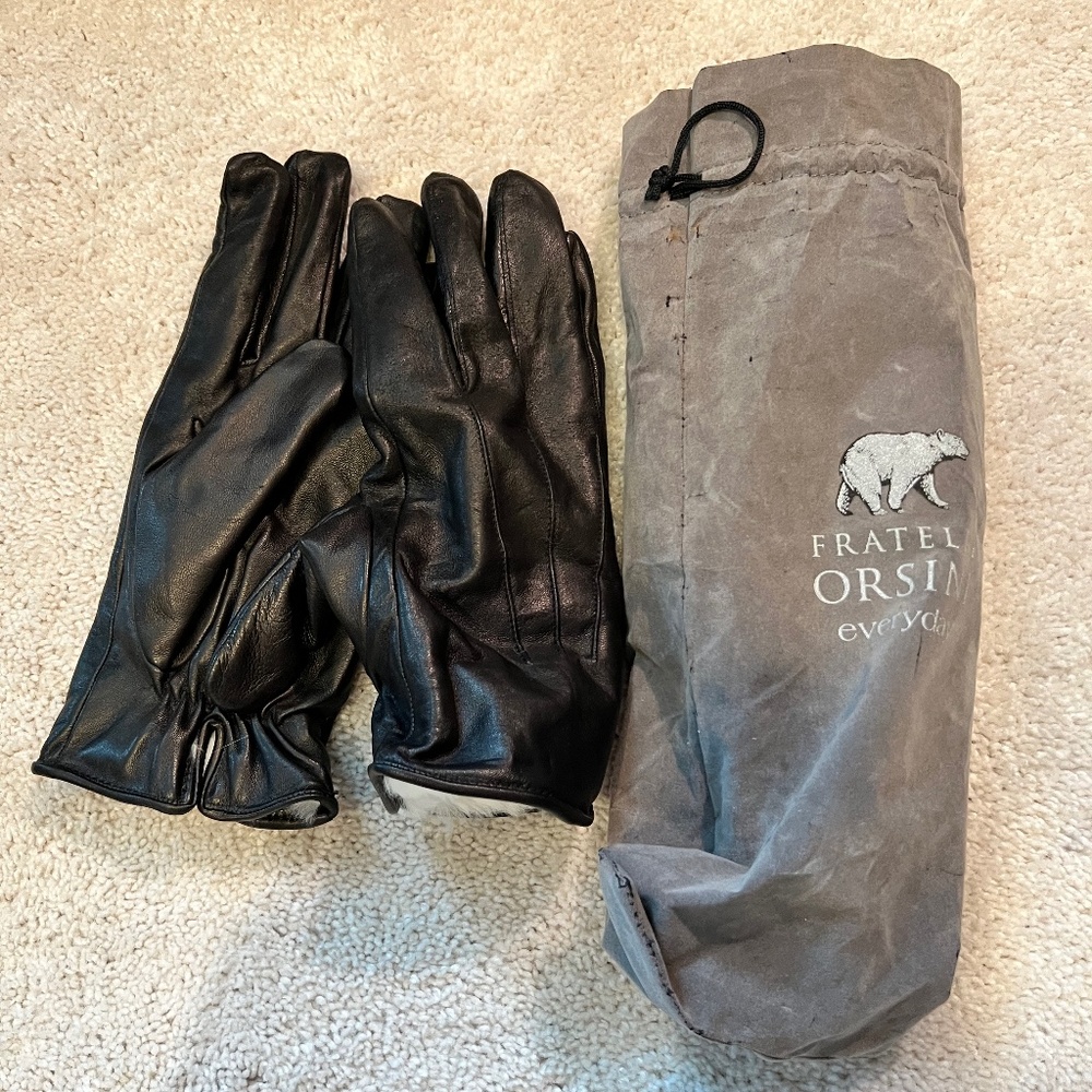 Leather gloves fur lined